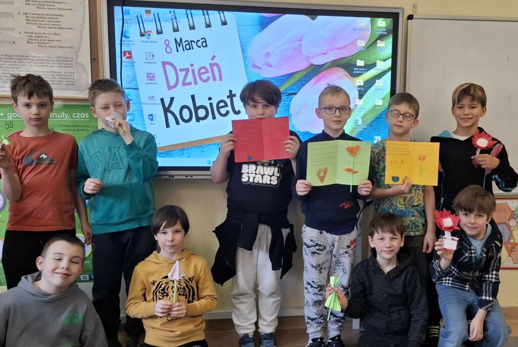 Dzień Kobiet w klasach młodszych