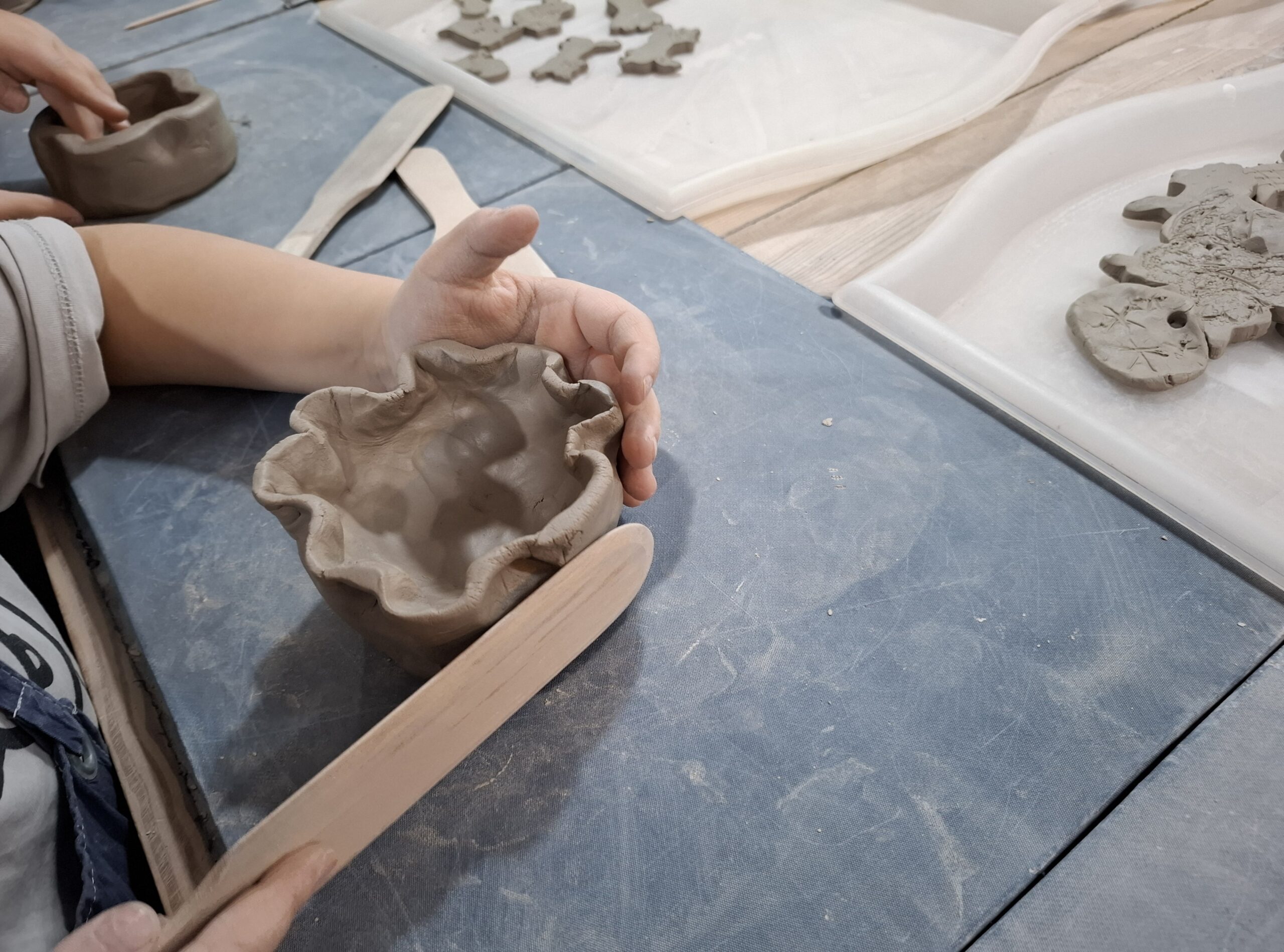 Wyjście uczniów do pracowni ceramicznej