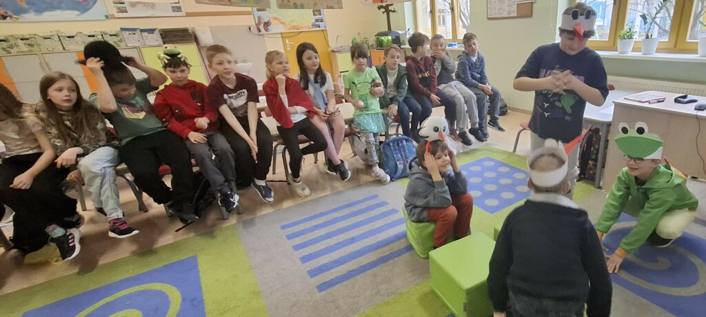 Inscenizacja lektury pt. „Kapelusz Pani Wrony” w klasie 2a