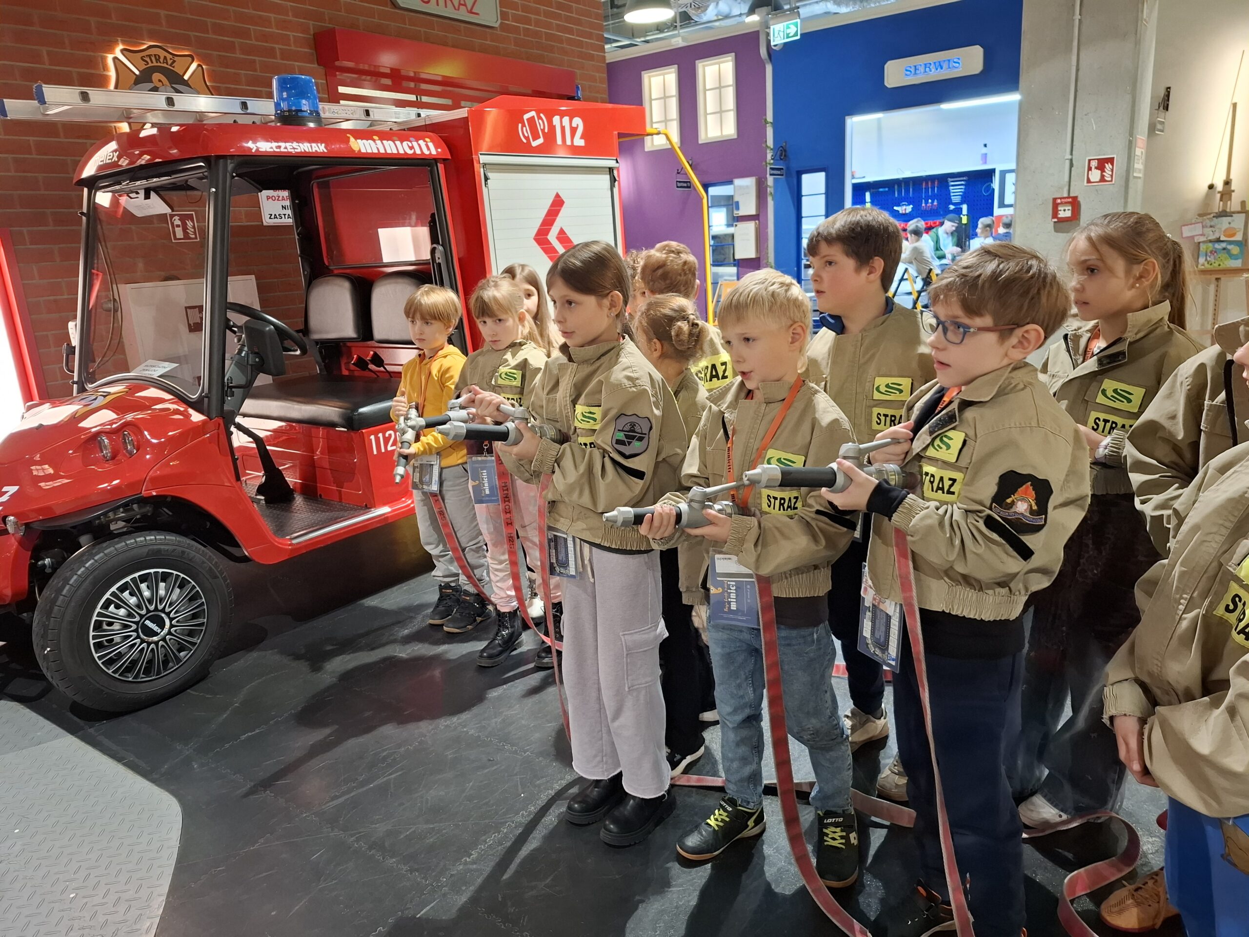 Wycieczka klas drugich do Minicity