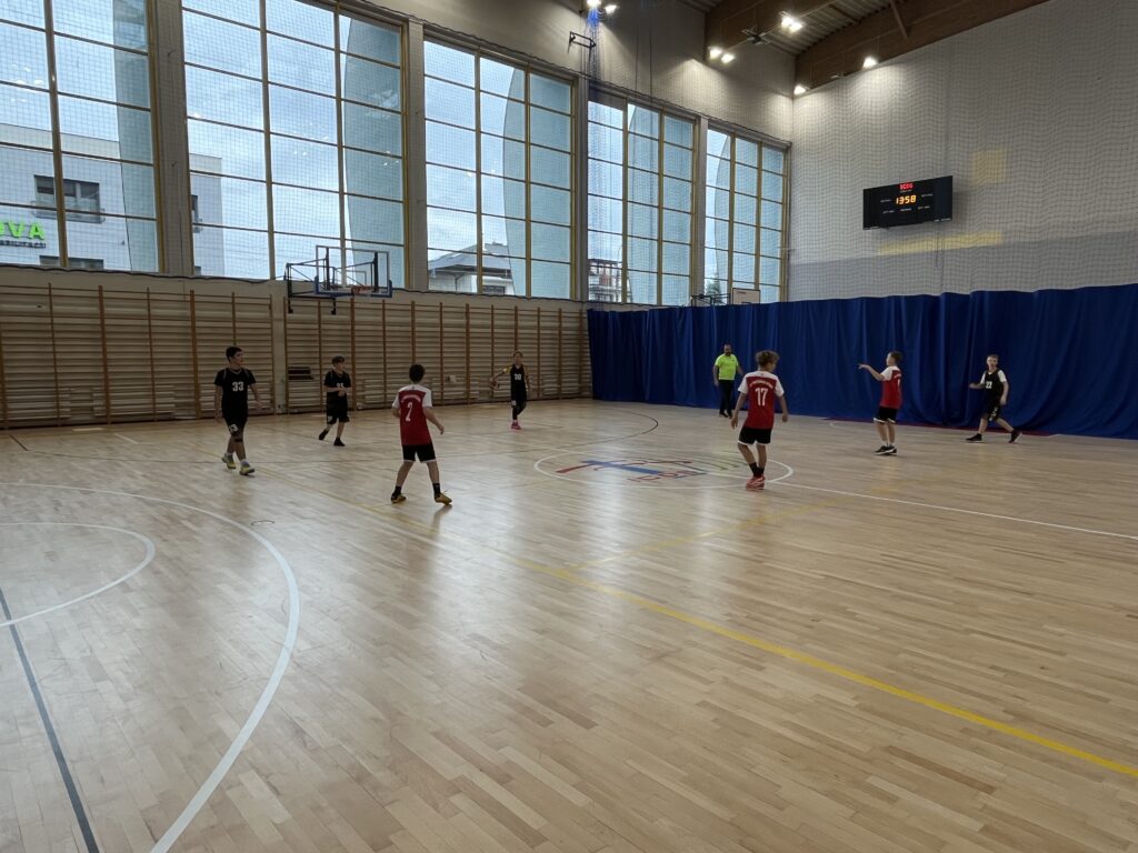 Finał Powiatu w Młodzieżowych Igrzyskach Młodzieży Szkolnej w koszykówce chłopców w kategorii dzieci rocznik 2013 i młodsi