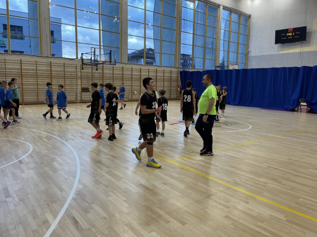 Finał Powiatu w Młodzieżowych Igrzyskach Młodzieży Szkolnej w koszykówce chłopców w kategorii dzieci rocznik 2013 i młodsi