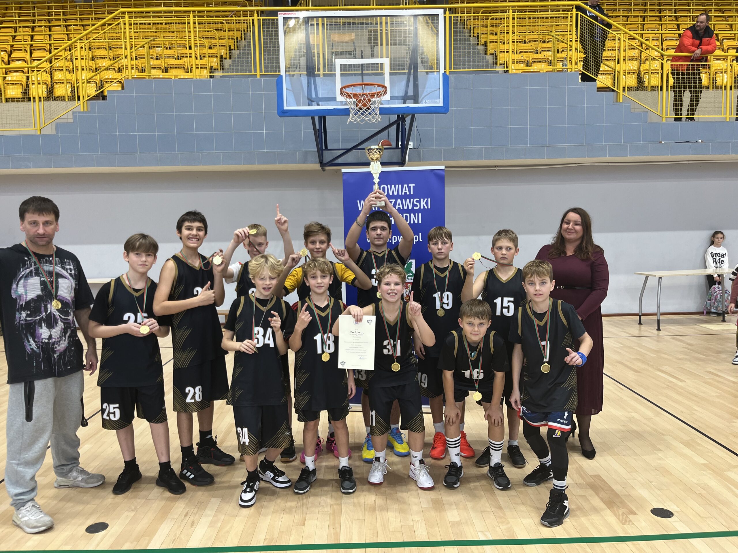 Finał Powiatu w Młodzieżowych Igrzyskach Młodzieży Szkolnej w koszykówce chłopców w kategorii dzieci rocznik 2013 i młodsi