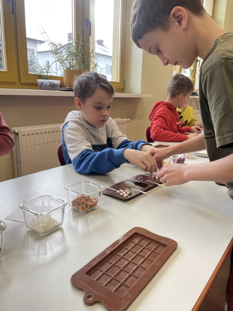 Warsztaty czekoladowe w klasach 1c, 3c i 3d
