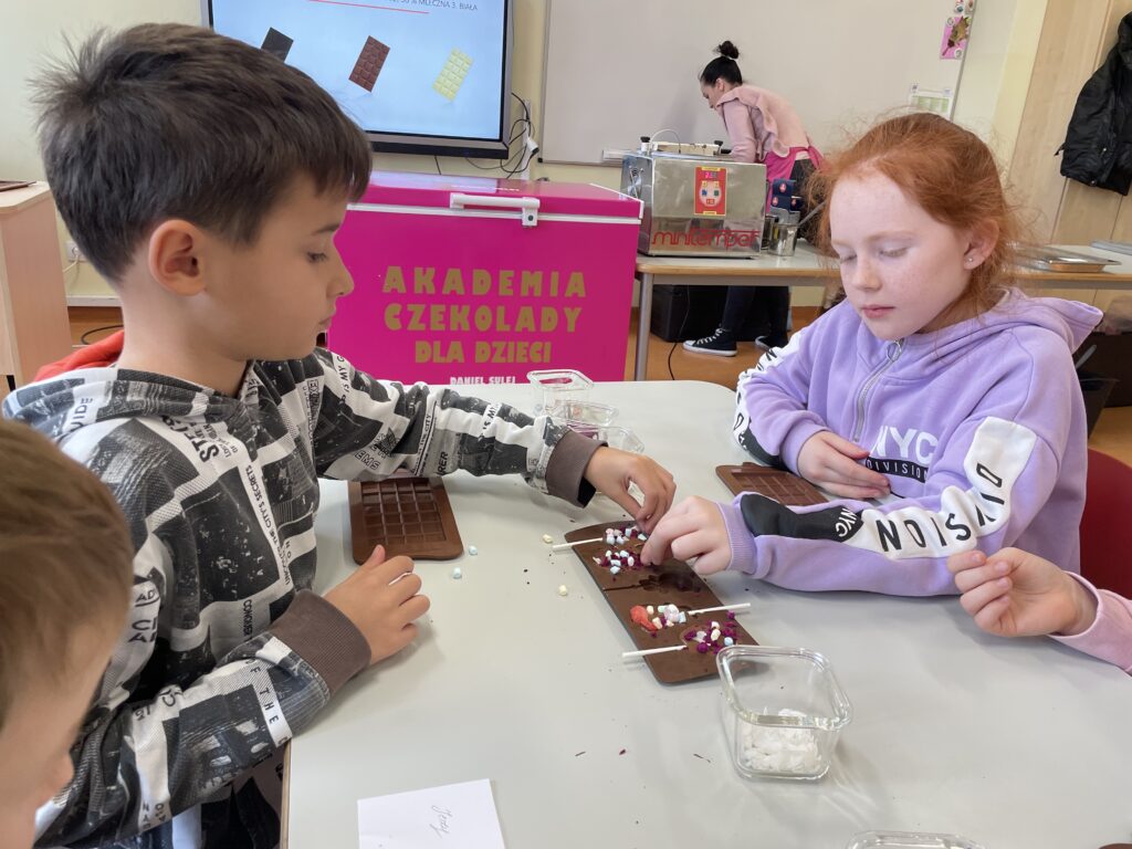 Warsztaty czekoladowe w klasach 1c, 3c i 3d