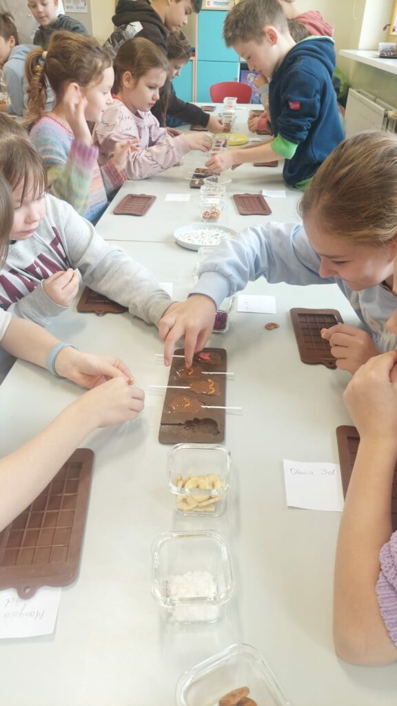 Warsztaty czekoladowe w klasach 1c, 3c i 3d
