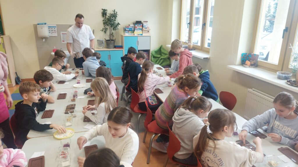 Warsztaty czekoladowe w klasach 1c, 3c i 3d