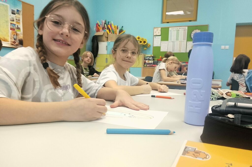 „Turlając kulkę pod górkę" – lekcja empatii i współpracy z Żuczkami