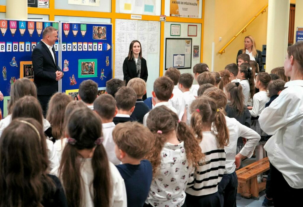 Pasowanie na czytelnika – piękna uroczystość pierwszoklasistów