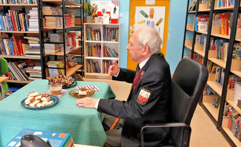 Patriotyczna lekcja historii - Pan Henryk Ratyński z wizytą w naszej szkole