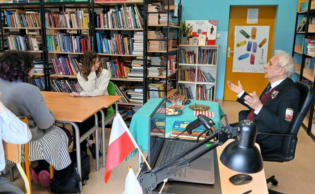 Patriotyczna lekcja historii - Pan Henryk Ratyński z wizytą w naszej szkole