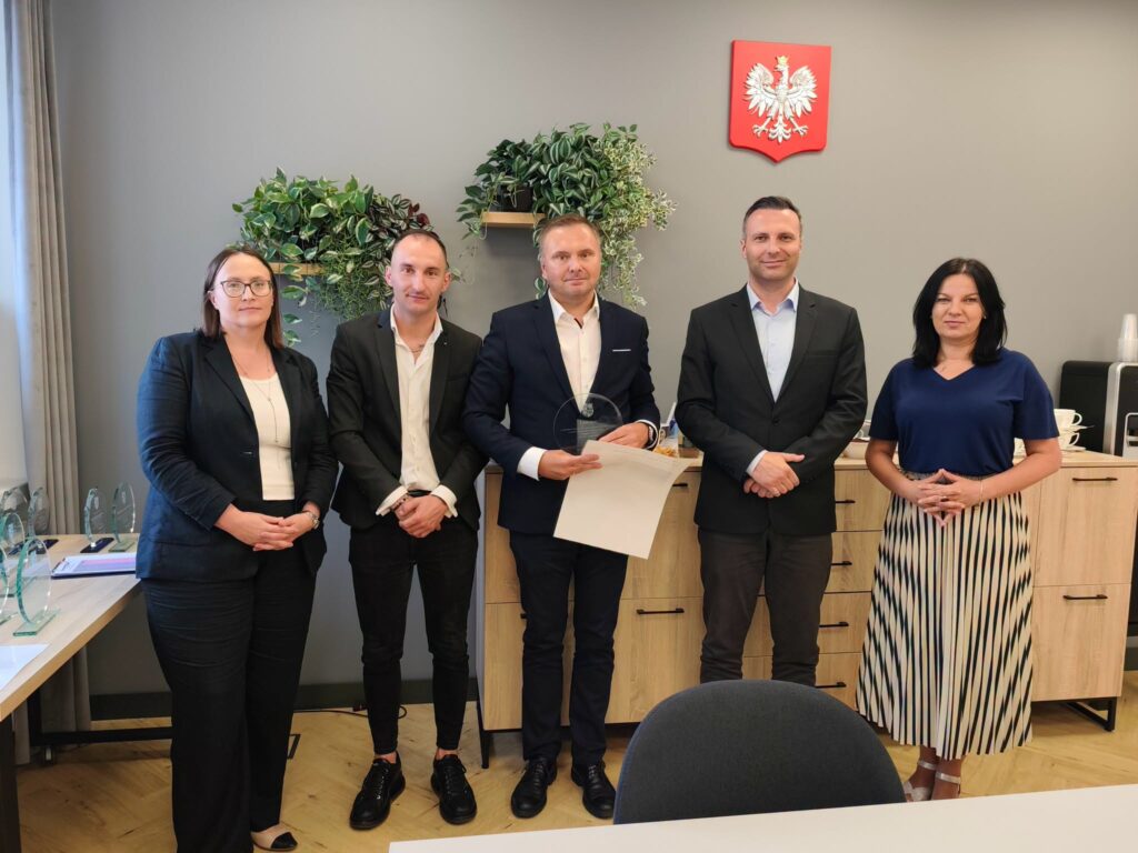 Szkoła Podstawowa nr 3 na III miejscu w klasyfikacji końcowej sportowej rywalizacji na terenie Powiatu Warszawskiego Zachodniego w roku szkolnym 2025/2026.