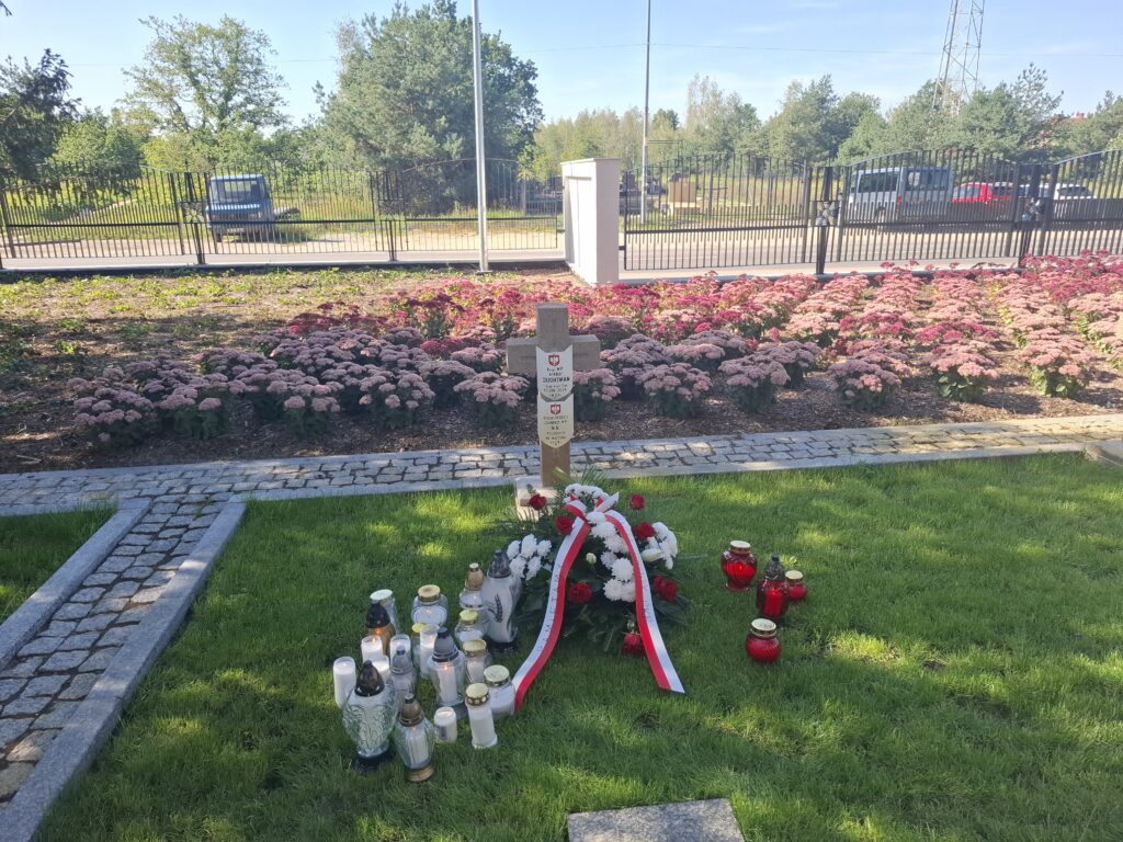 Lekcja historii na Cmentarzu Wojennym w Kiełpinie