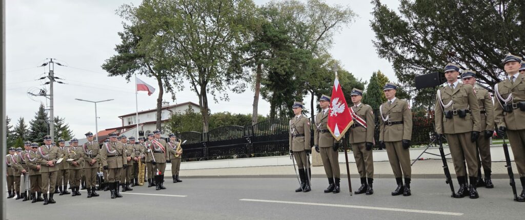 Uroczystość patriotyczna na Cmentarzu Wojennym w Kiełpinie