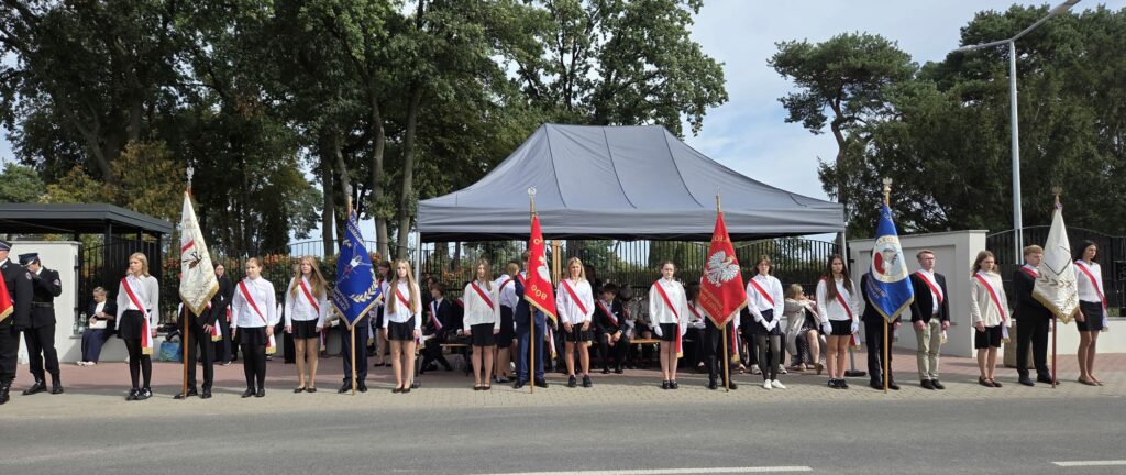 Uroczystość patriotyczna na Cmentarzu Wojennym w Kiełpinie